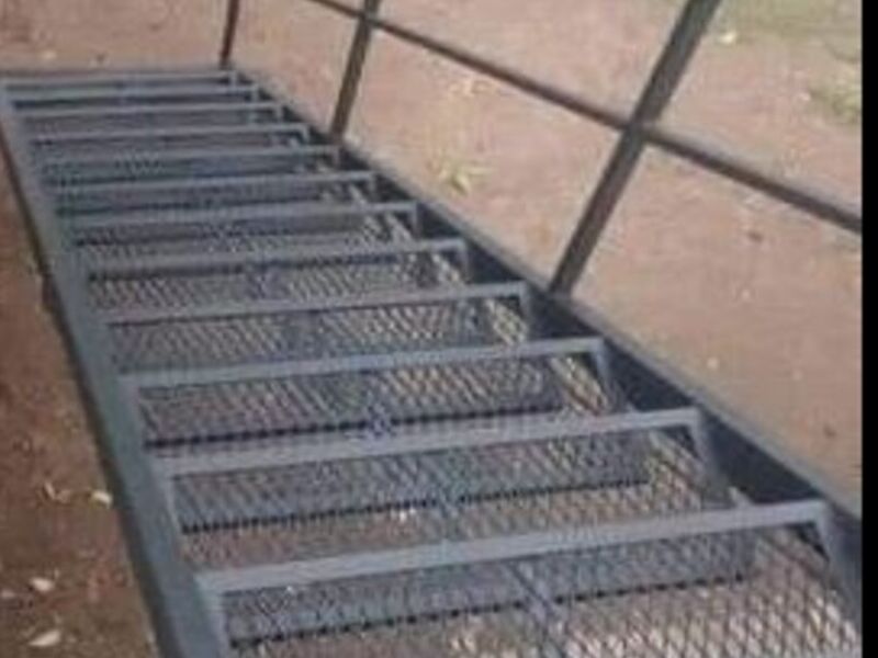 Gradas metálicas Guatemala : Servicios de Estructuras Metálicas | Construex
